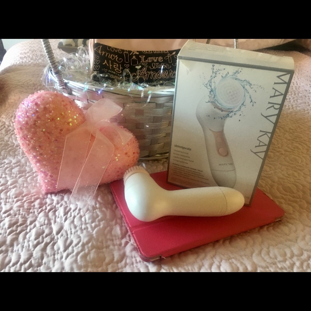 Skinvigorate Face Brush